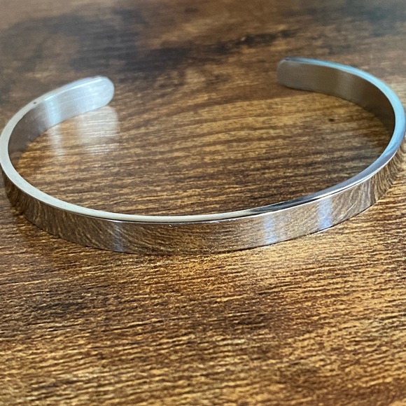 Cuff bracelet/ with arrow and inscription - Picture 5 of 7